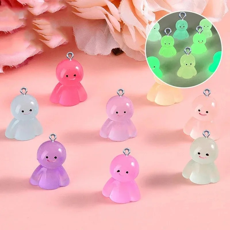 10Pcs Glow In Dark Cartoon Dol - Resin Crafts Diy recensie en prijs